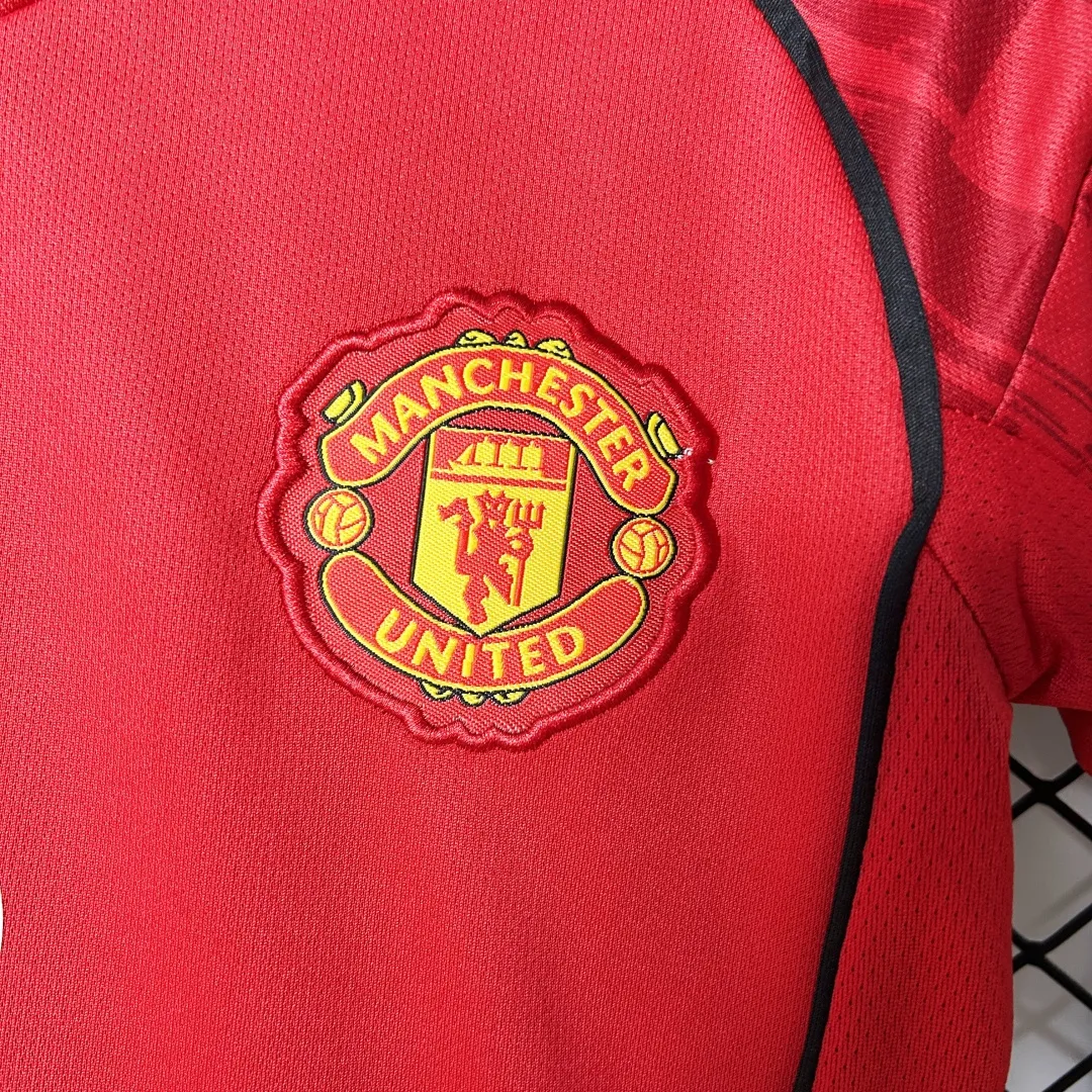 Kid's Manchester United Home Kit 2025/26 - Image 10