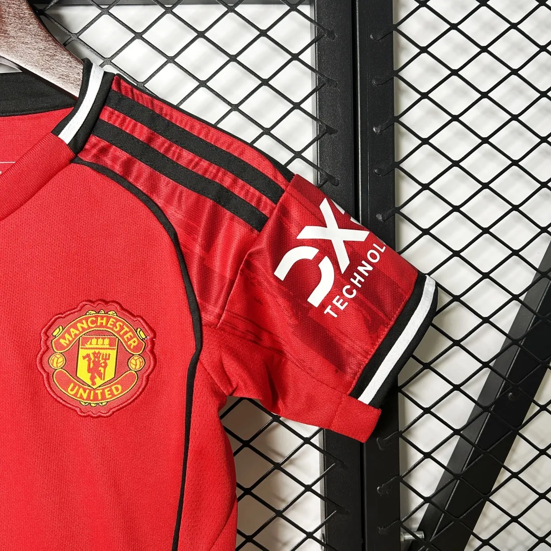 Kid's Manchester United Home Kit 2025/26 - Image 12