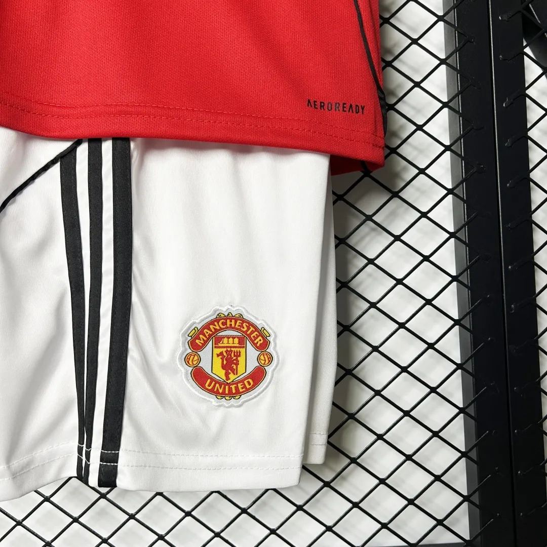 Kid's Manchester United Home Kit 2025/26 - Image 13