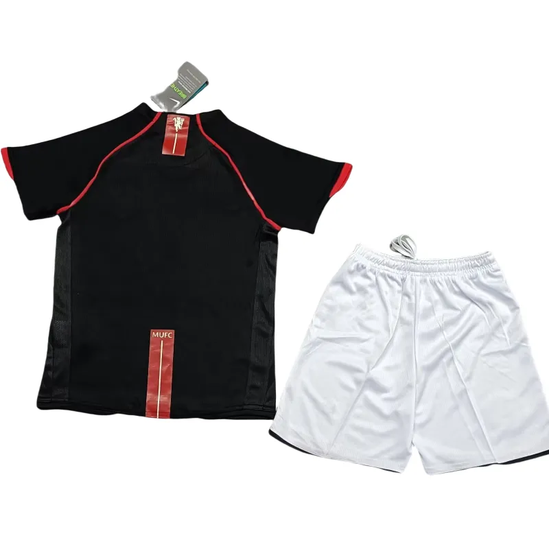 Alternative view of Kid's Retro Manchester United Away Kit 2007/08