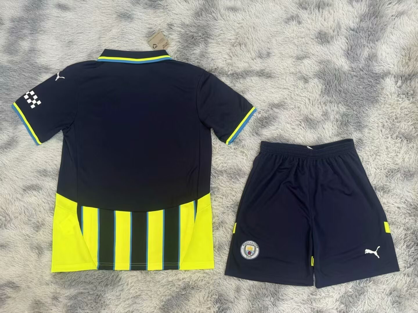 Alternative view of 2425 Manchester City Guest