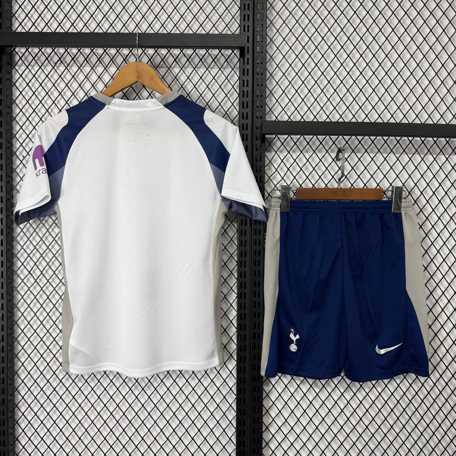 Alternative view of 2526 Tottenham Hotspur owner