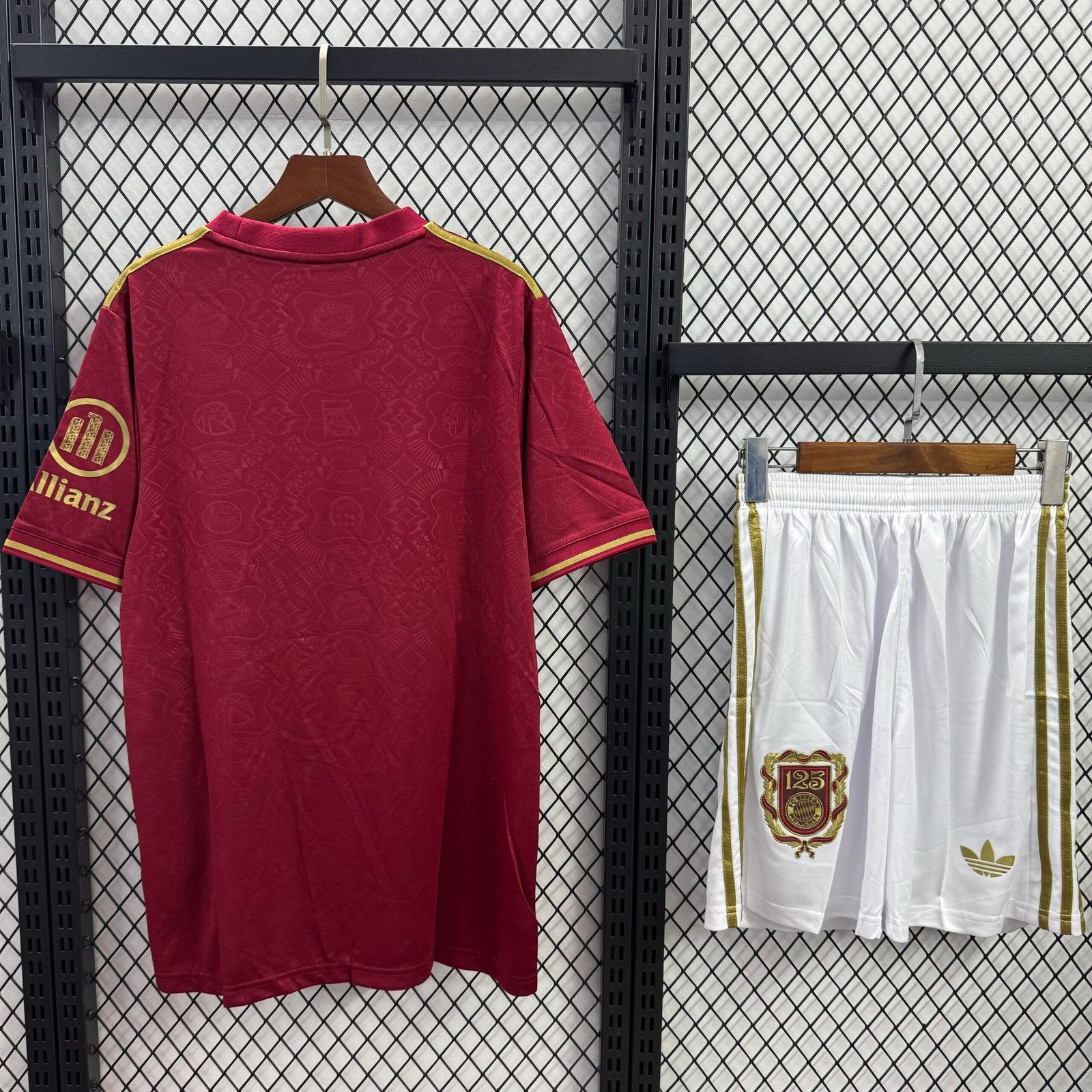Alternative view of Bayern 125th Anniversary