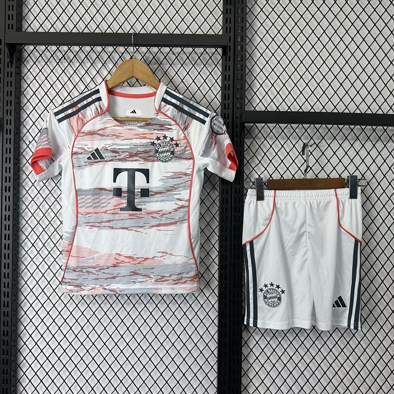 2526 Bayern Munich Guest