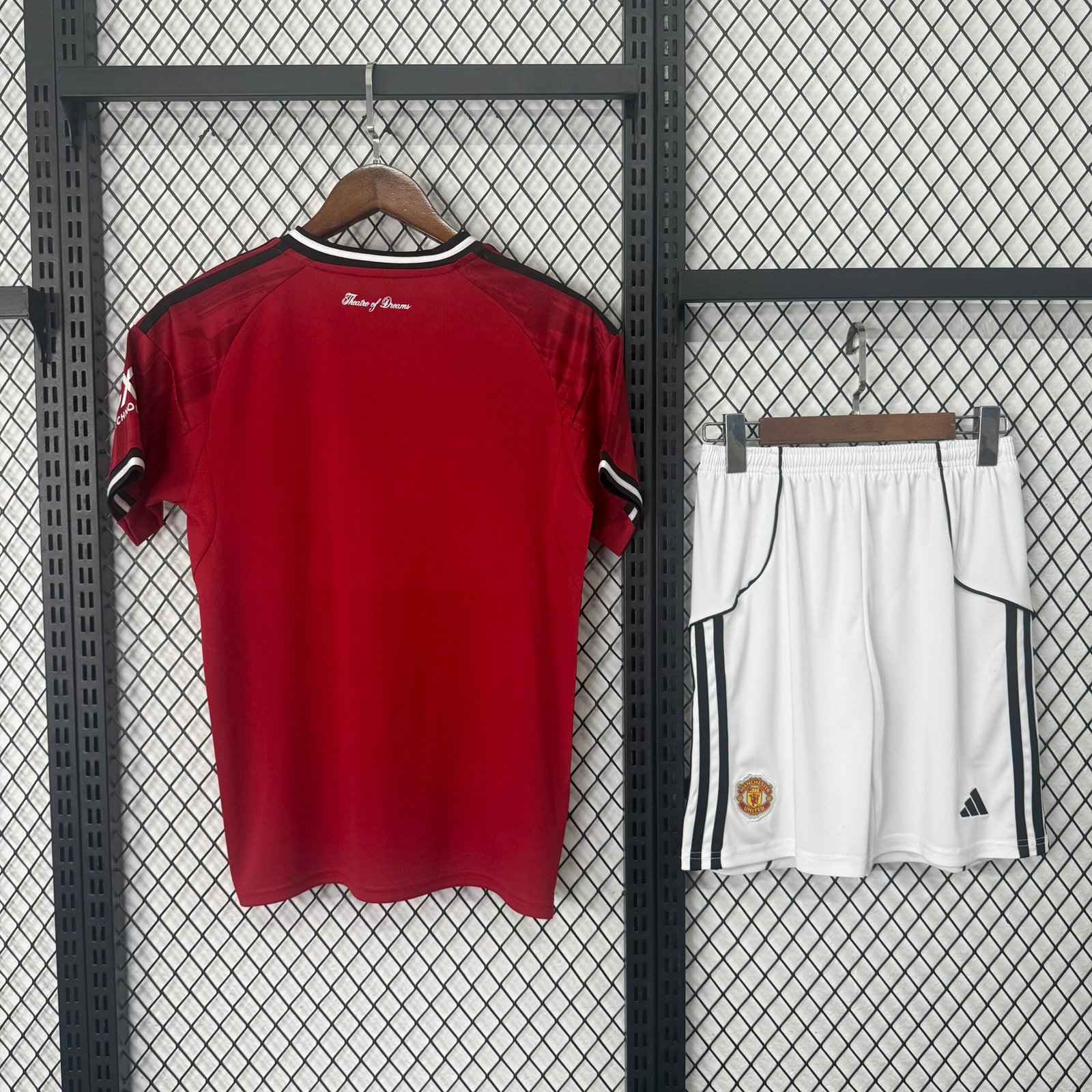 Alternative view of 2526 Manchester United hosts