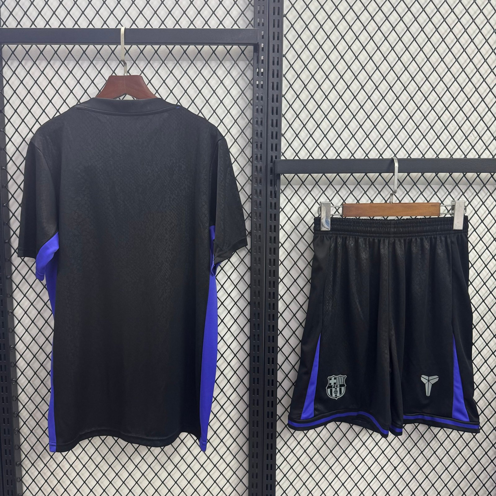 Alternative view of 2526 Barcelona Kobe co branded