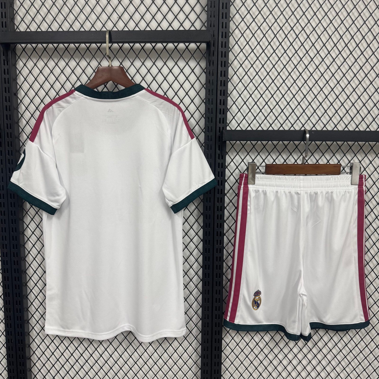 Alternative view of 2627 Real Madrid hosts