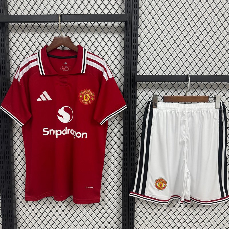 2627 Manchester United hosts
