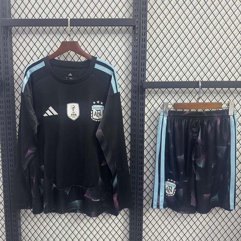 Argentine goalkeeper long sleeved