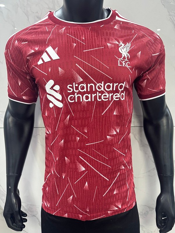 Player 26-27 Liverpool main armband