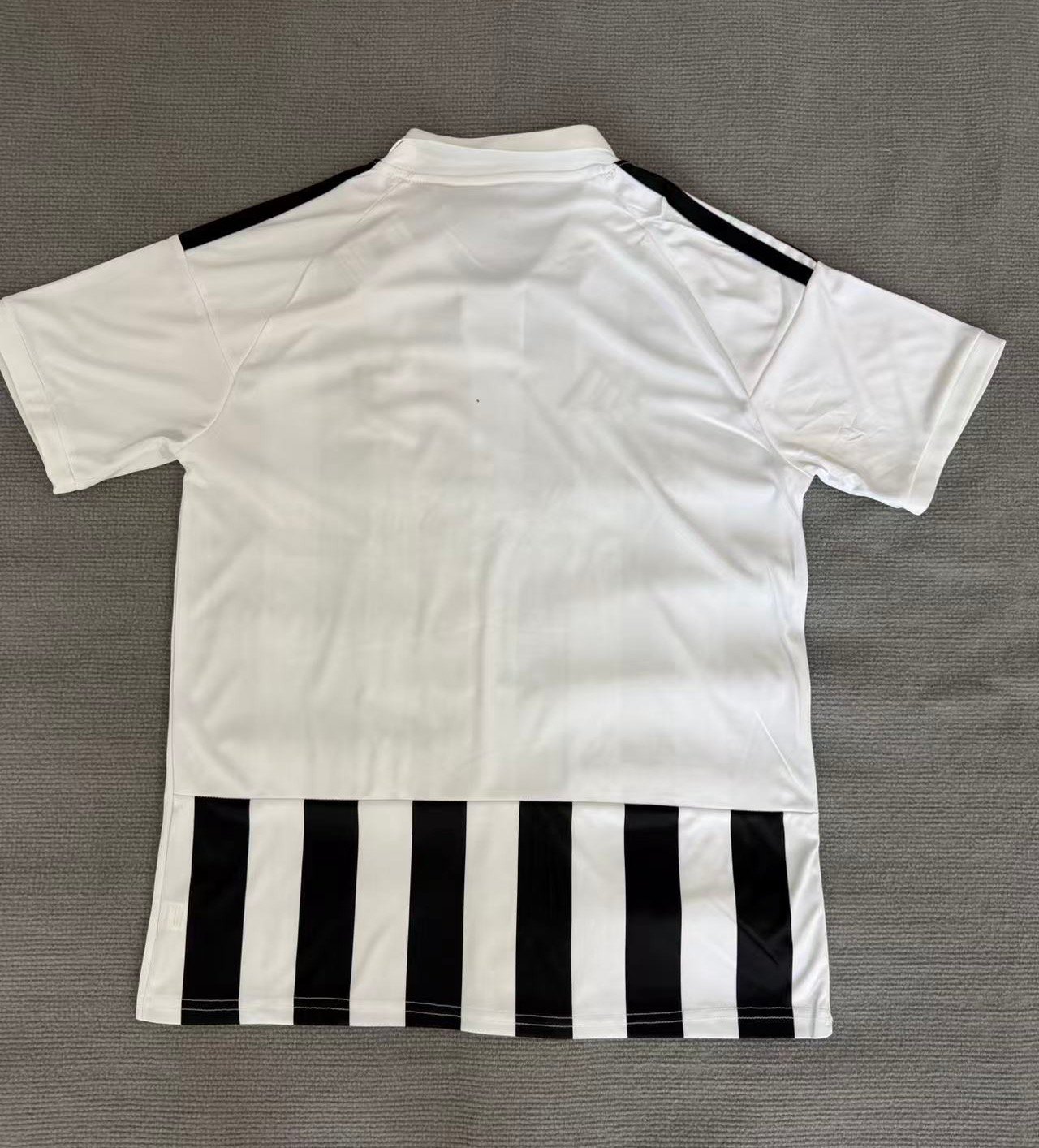 Alternative view of 26-27 Juventus home court